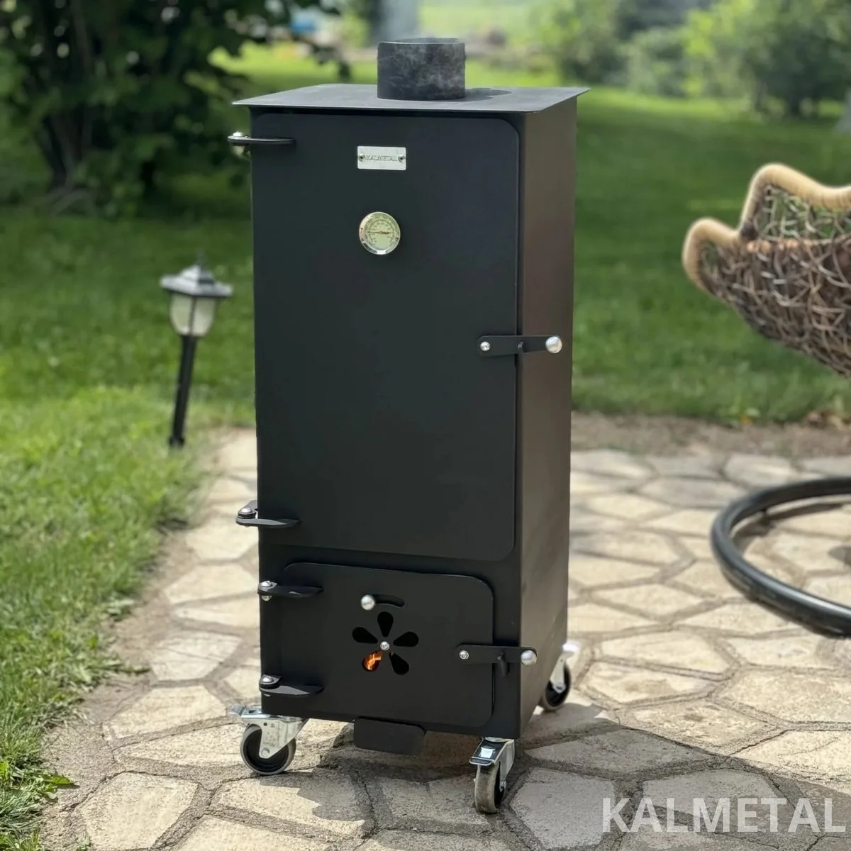 Компактная коптильня 70 л на колесиках
